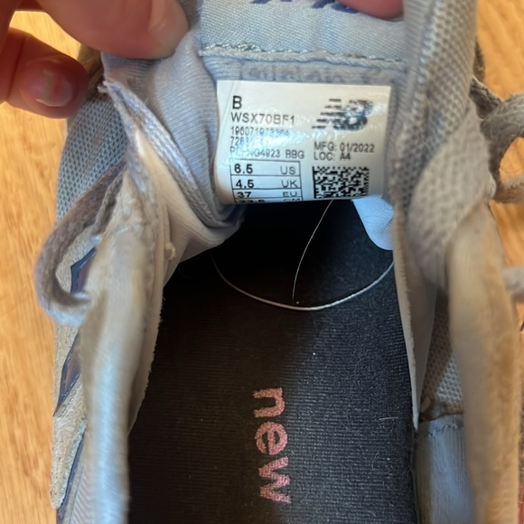 Blue new balance shoes - Picture 3 of 3